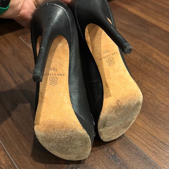 Ann Taylor Black Leather Heels with front Ruffle detail. - Picture 8 of 10